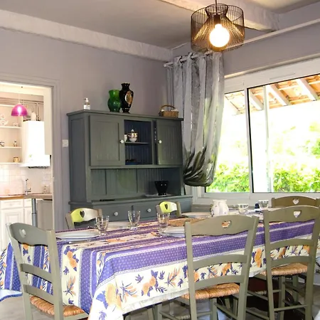 Holiday home L'ancienne Epicerie Meyronne